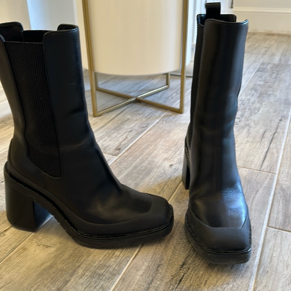 Tory Burch Expedition Block-Heel Leather Chelsea Boots size 6 M - like new